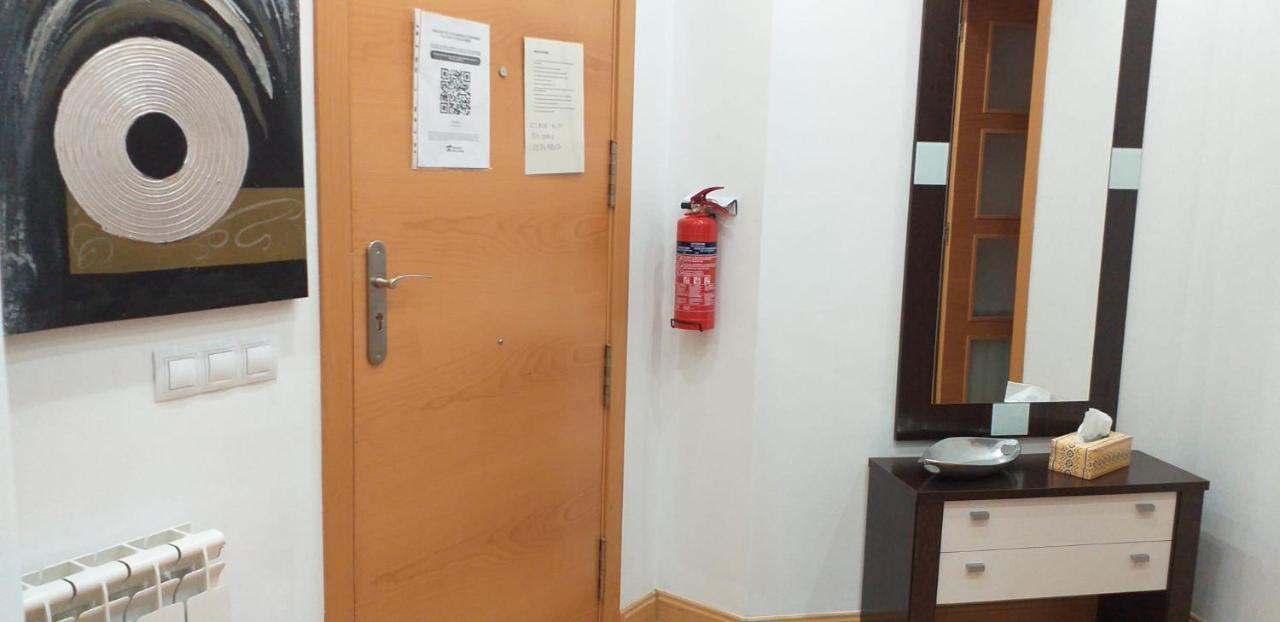 Apartamento Los Lirios Logroño Esterno foto