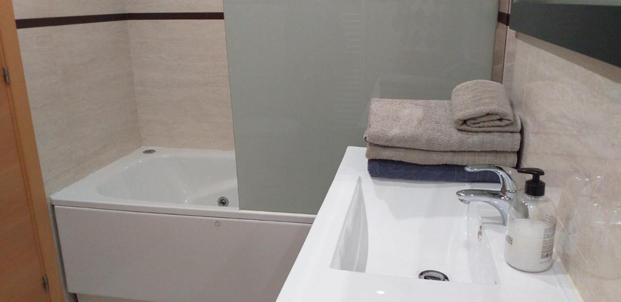 Apartamento Los Lirios Logroño Esterno foto