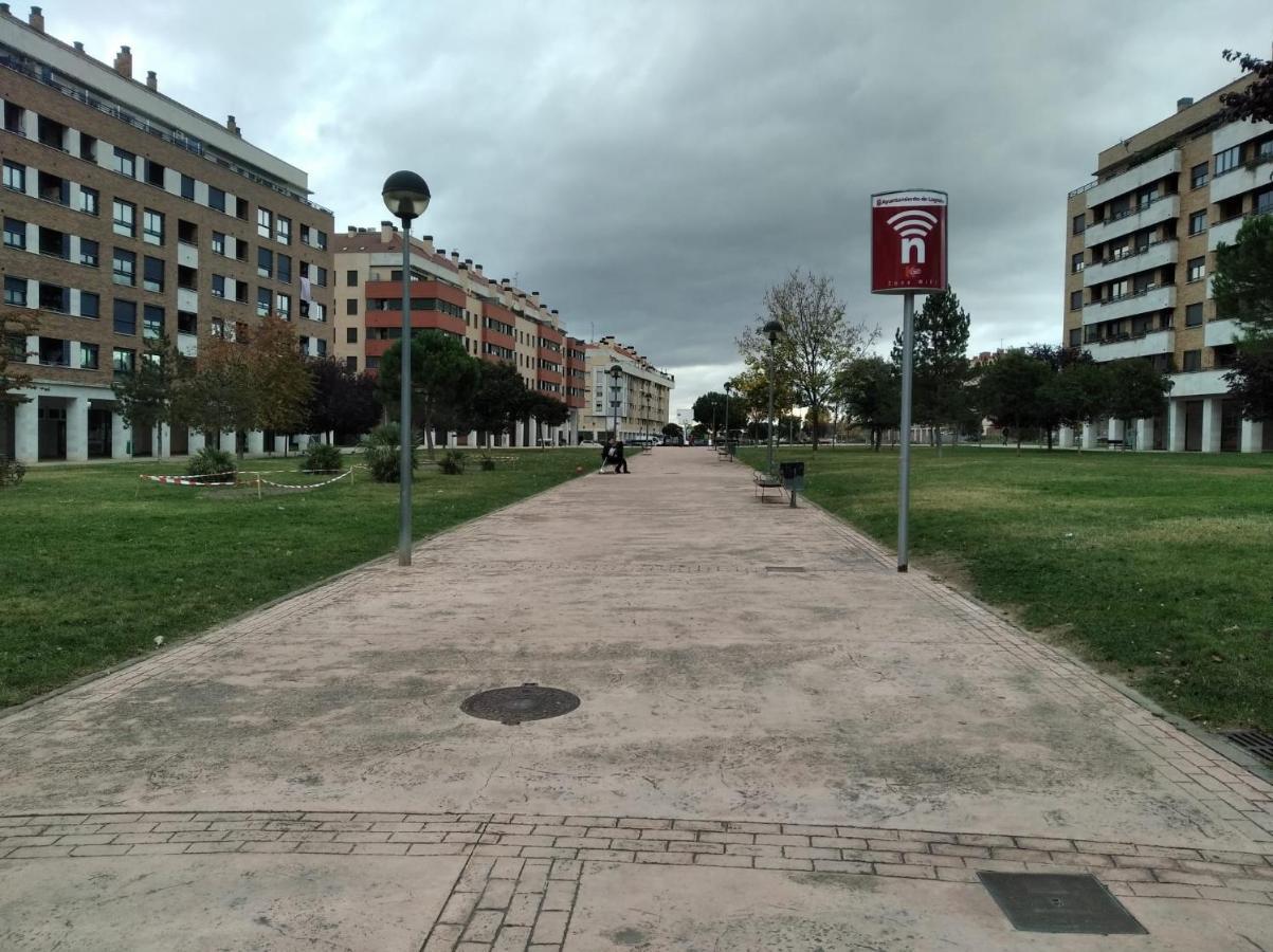 Apartamento Los Lirios Logroño Esterno foto