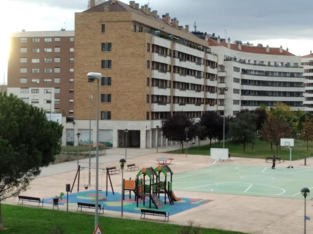 Apartamento Los Lirios Logroño Esterno foto