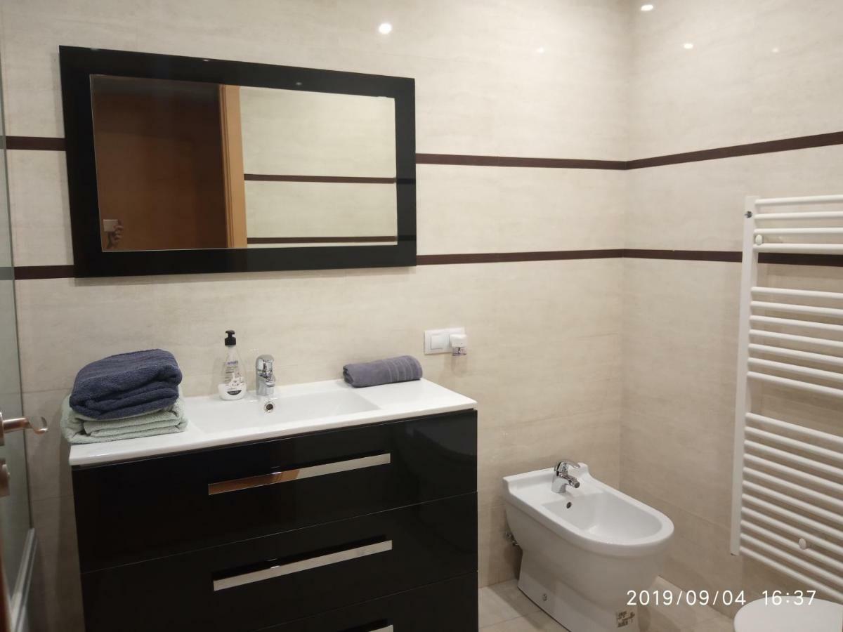 Apartamento Los Lirios Logroño Esterno foto